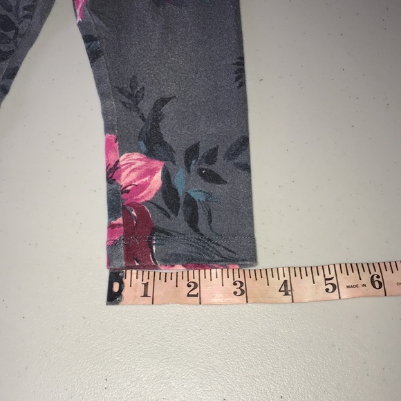 Old Navy Floral Print Leggings (18-24 months) - Picture 7 of 7